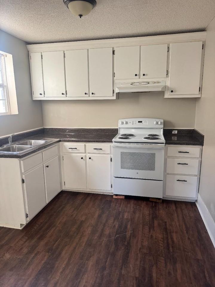 708 2nd Ave Ne - Photo 3 of 11