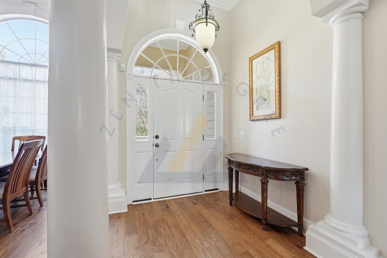 245 Club Gate - Photo 4 of 11