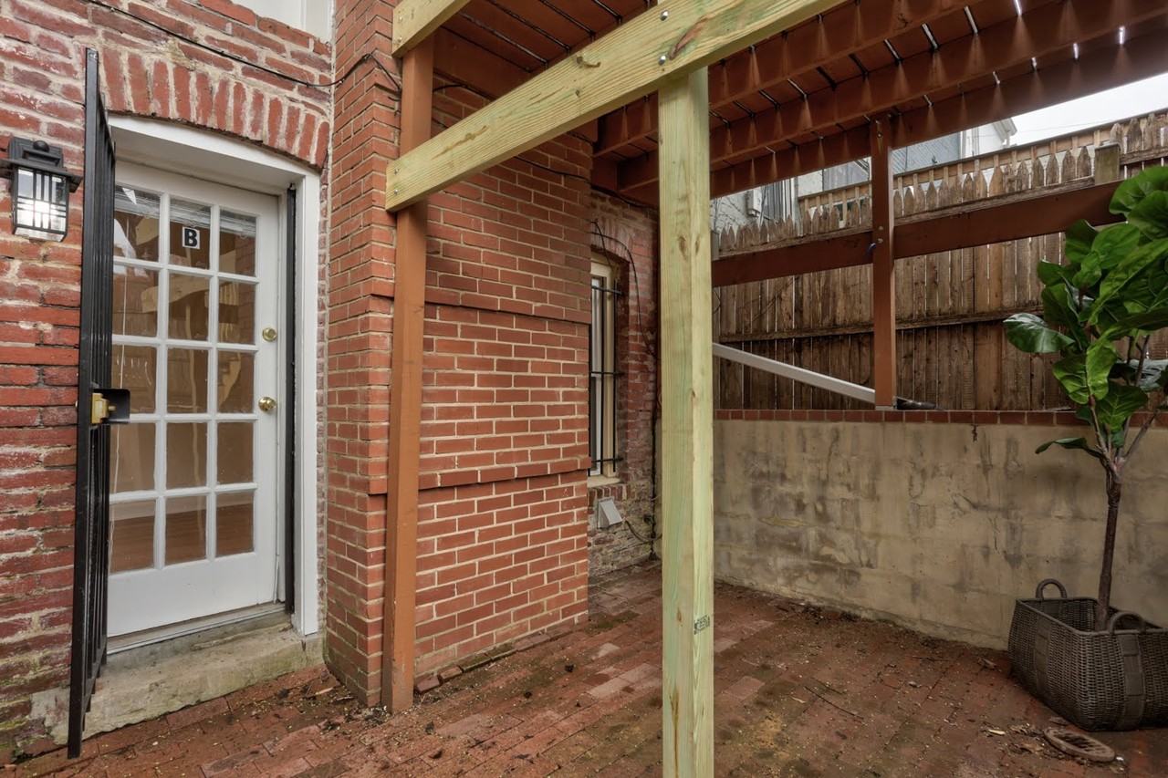 615 10th St Ne #B - Photo 3 of 12