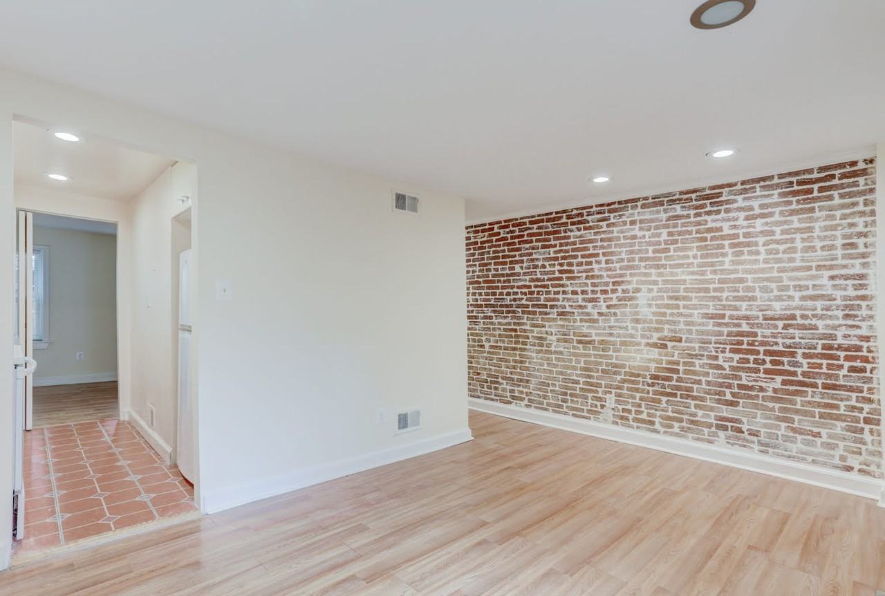 615 10th St Ne #B - Photo 4 of 12