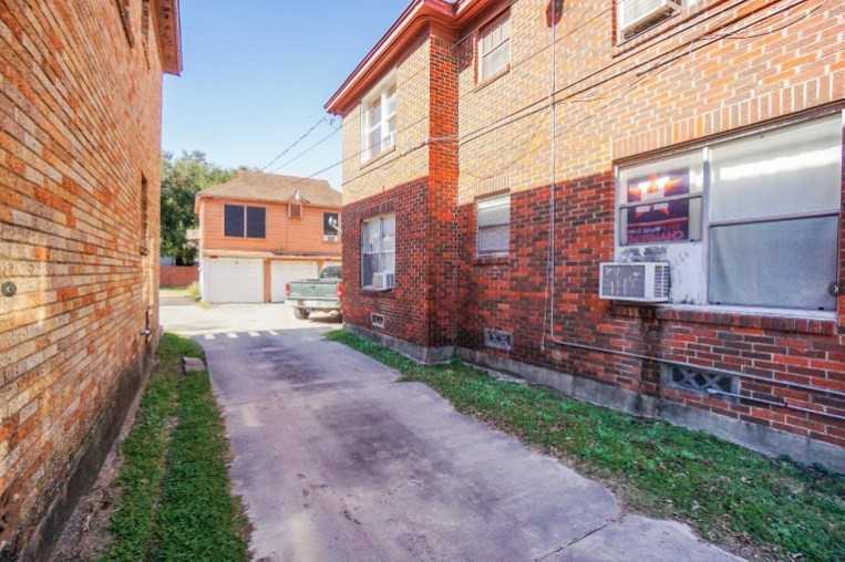 4320 2/2 Jack St #NA - Photo 2 of 13