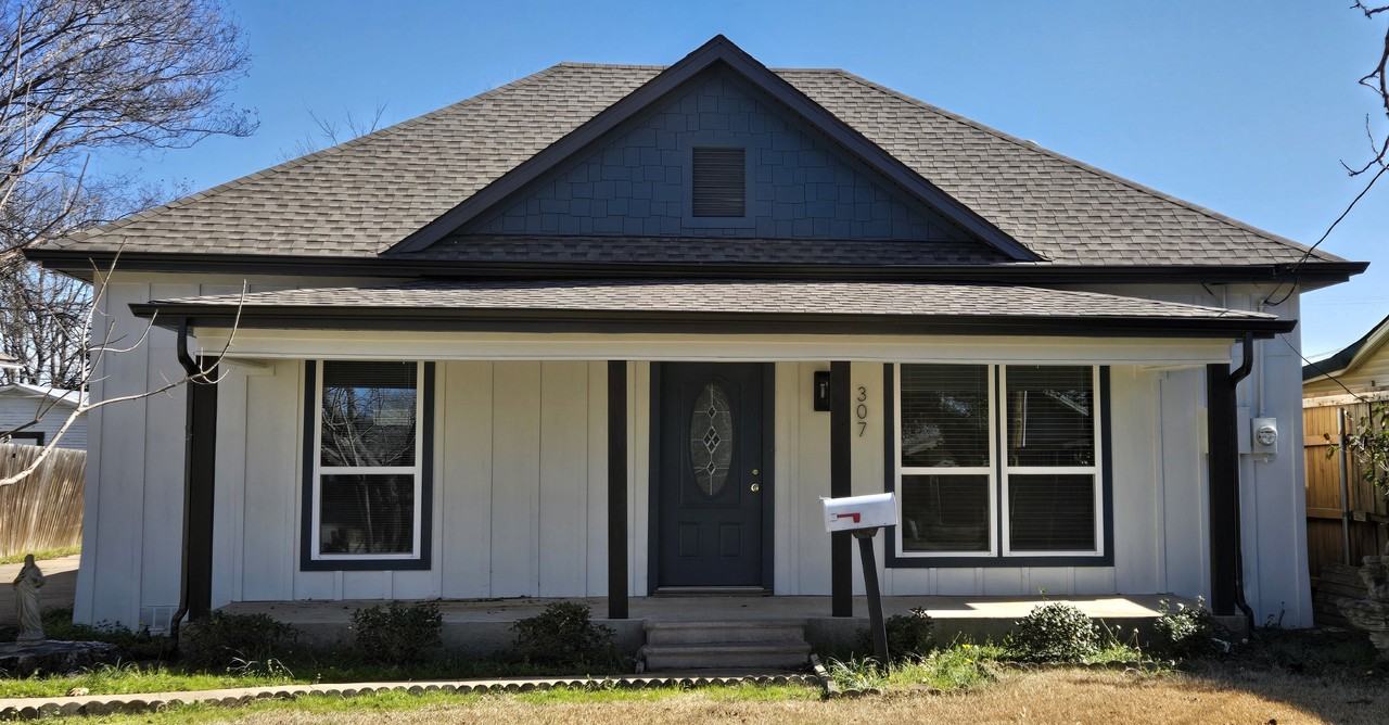 307 E Waco St #NA - Photo 2 of 17