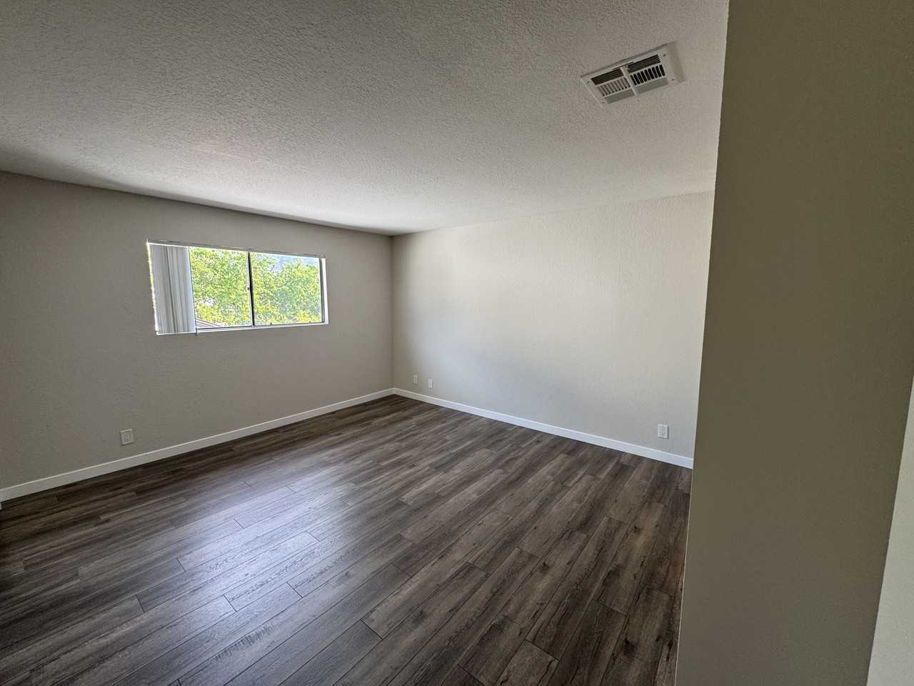 623 E Cedar Ave #G - Photo 3 of 11