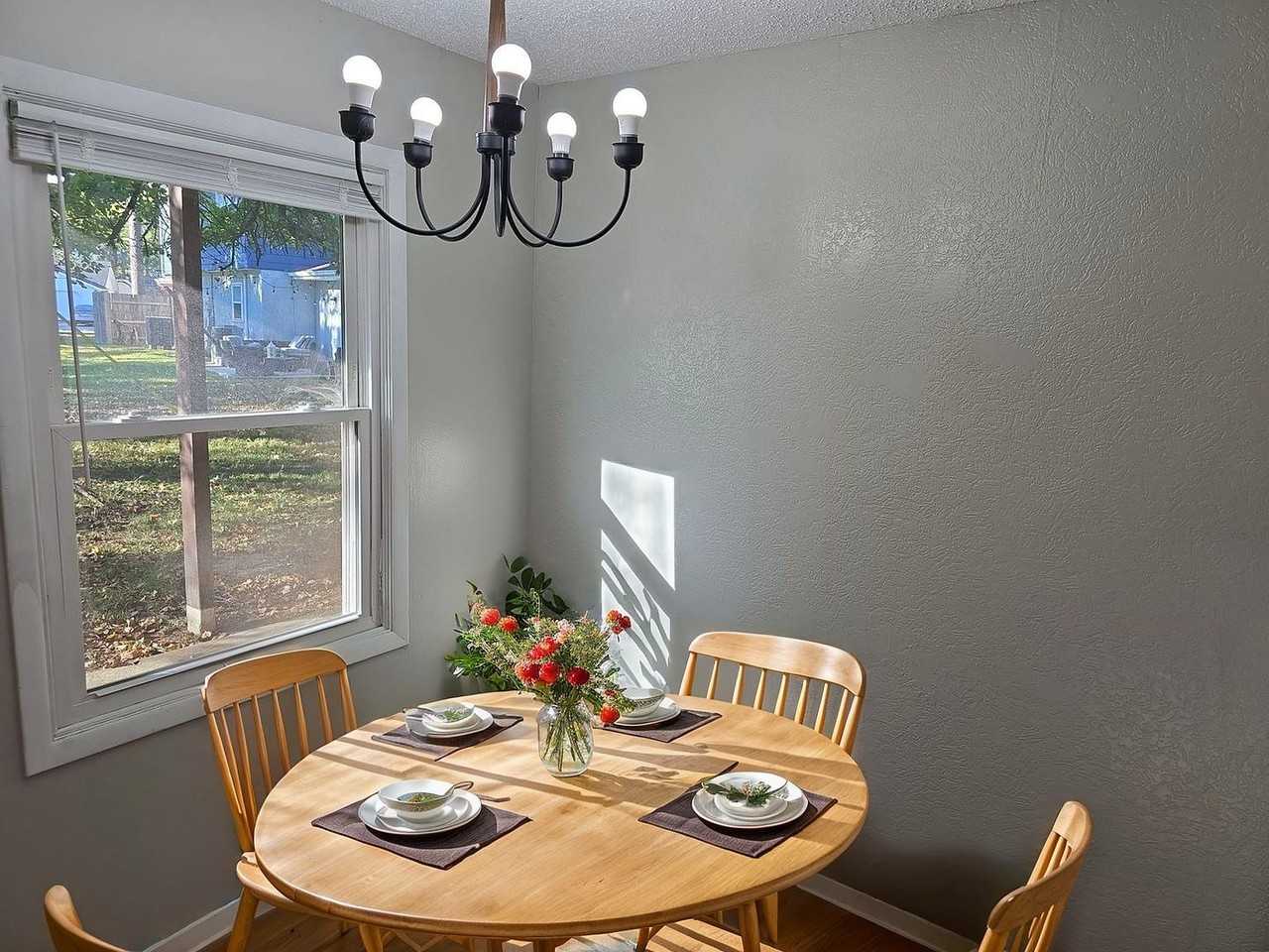 3906 N Franklin St - Photo 5 of 13