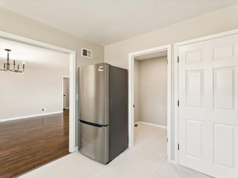 411 W 46th St #NA - Photo 7 of 27