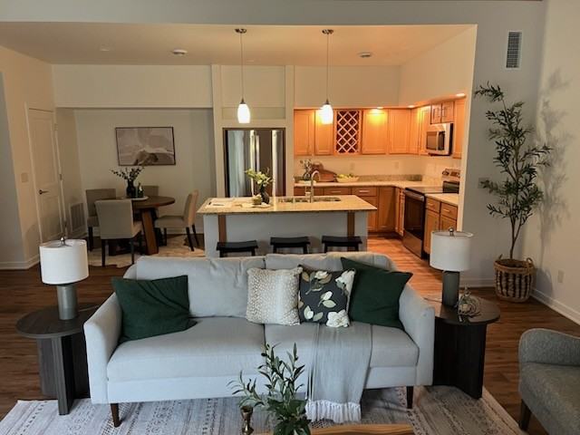 2731 Pond Dr - Photo 2 of 50