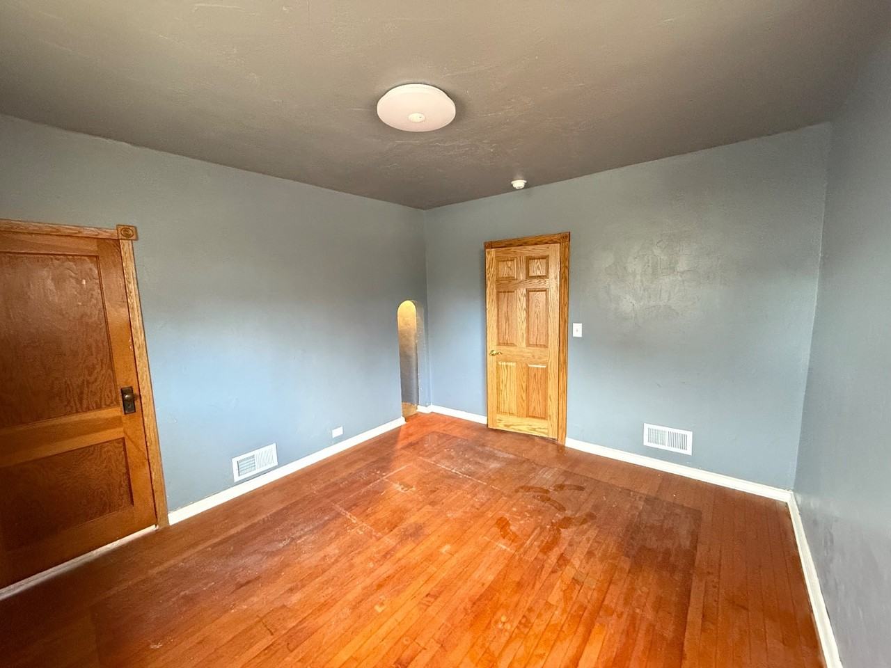 1359 Oakes St - Photo 7 of 9