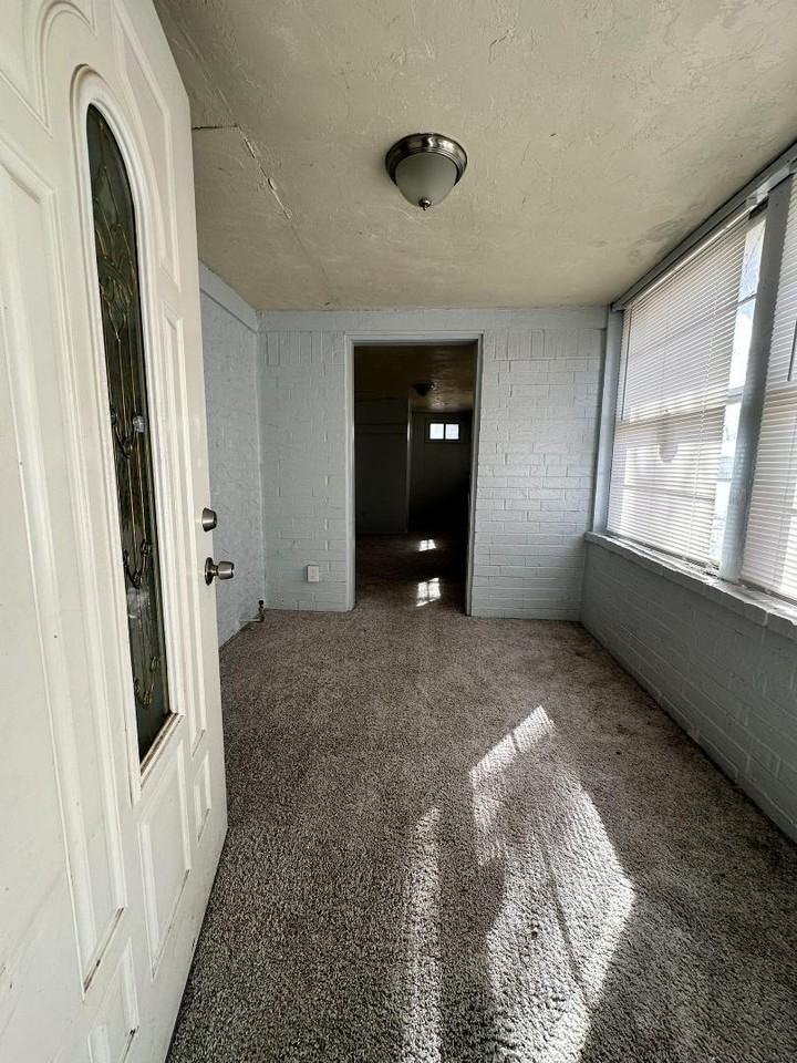 860 S Scott St - Photo 3 of 20