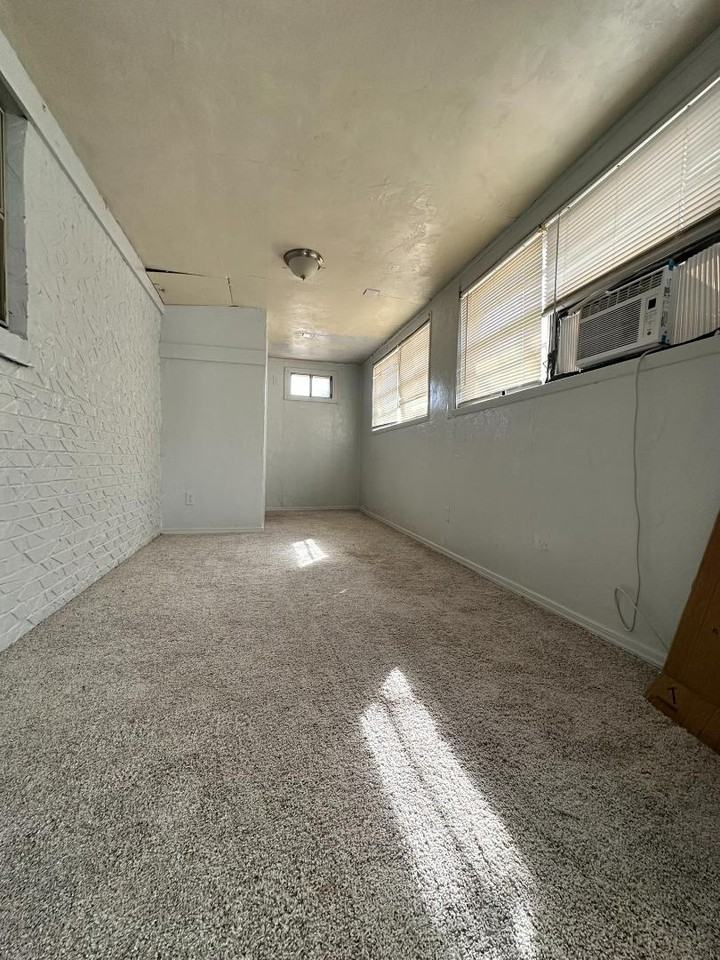 860 S Scott St - Photo 6 of 20