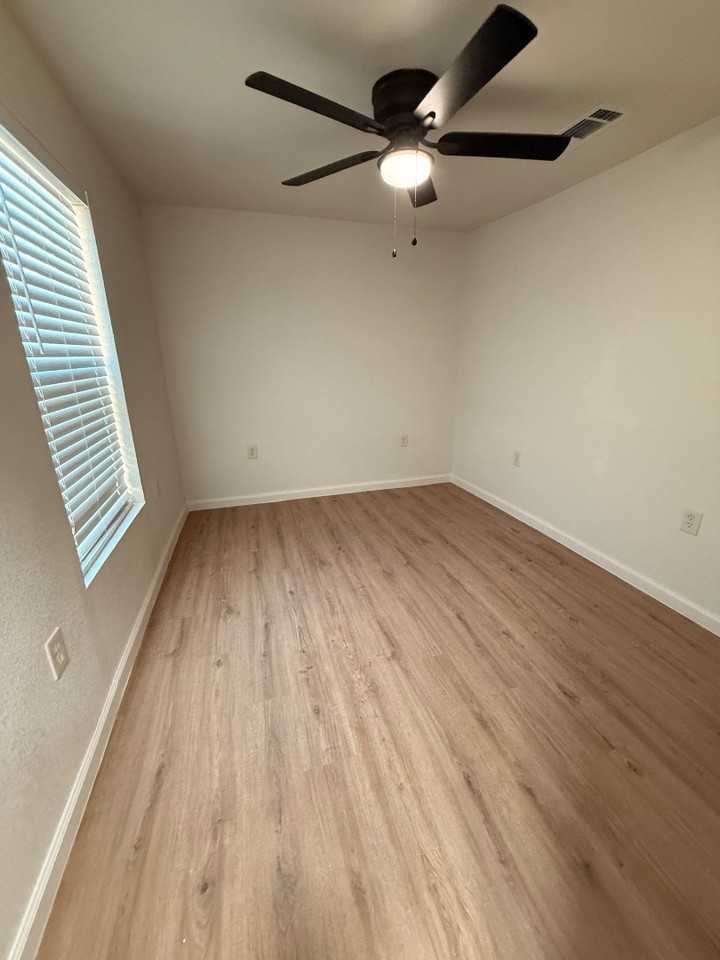 4200 Gram Ln apartment H - Photo 6 of 10