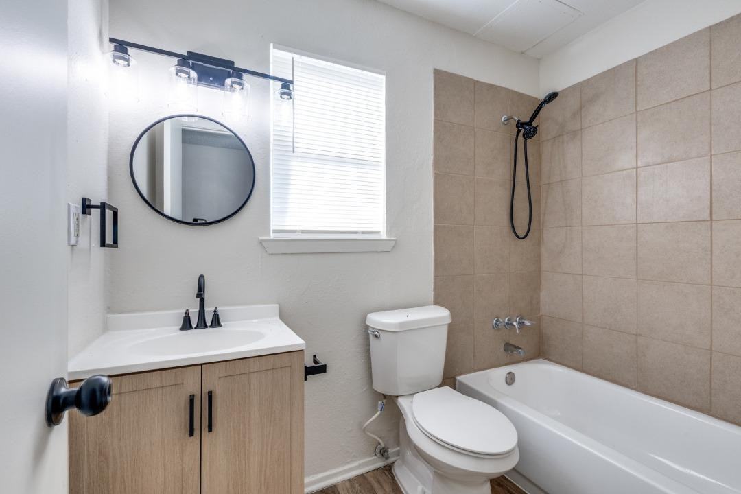 1833 Pelican Dr N - Photo 2 of 11