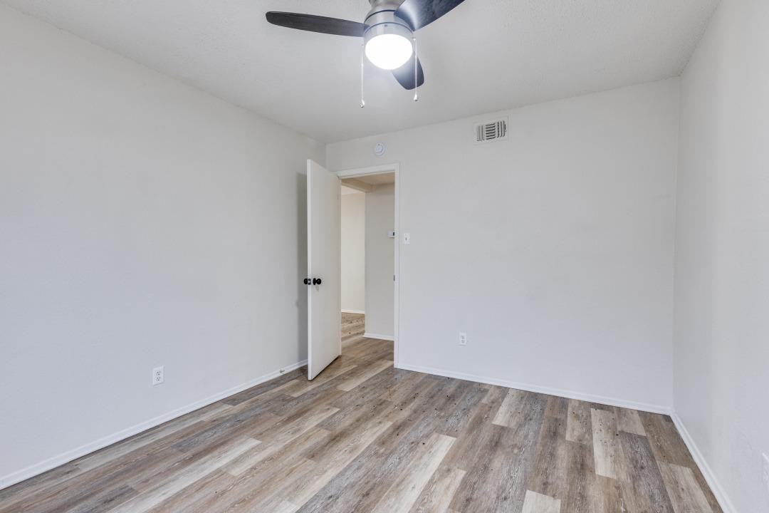 1833 Pelican Dr N - Photo 3 of 11