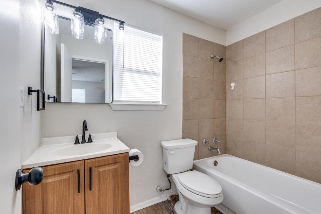 1833 Pelican Dr N - Photo 4 of 11