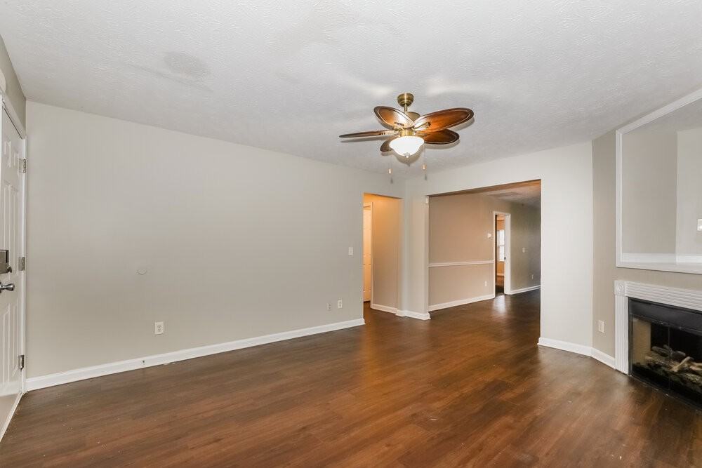 717 Douglass Cir - Photo 4 of 16