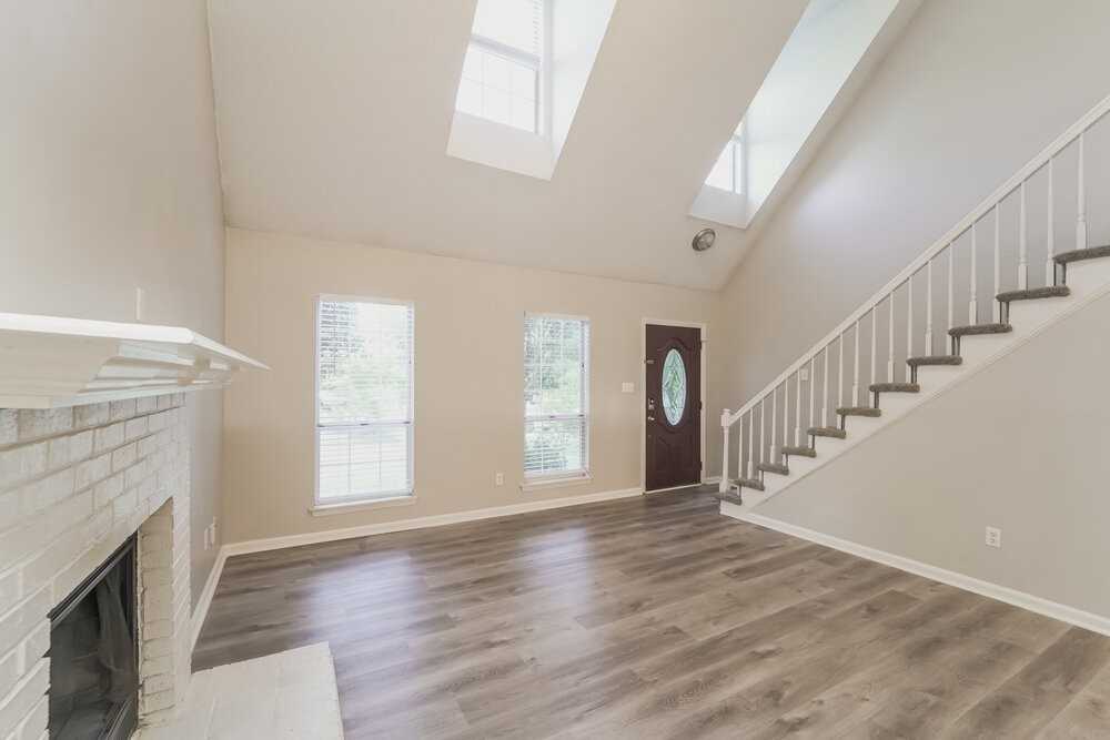 9000 Oren Thompson Rd - Photo 5 of 17