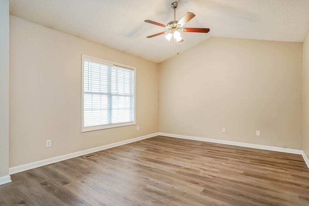 1256 Grovewood Dr - Photo 3 of 16