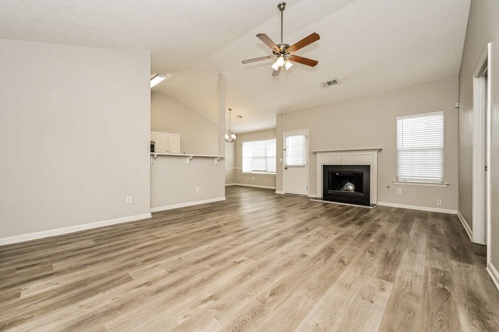 1500 Logan Ln - Photo 3 of 16