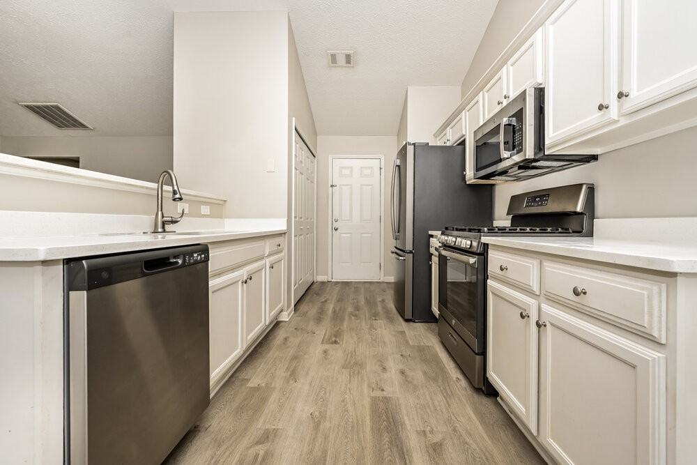 1500 Logan Ln - Photo 5 of 16