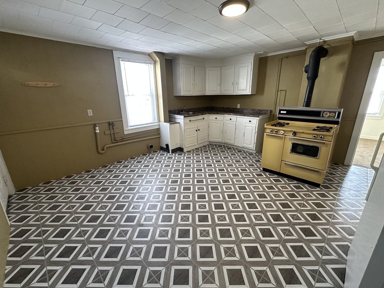 6 Walcott St #1R - Photo 2 of 18