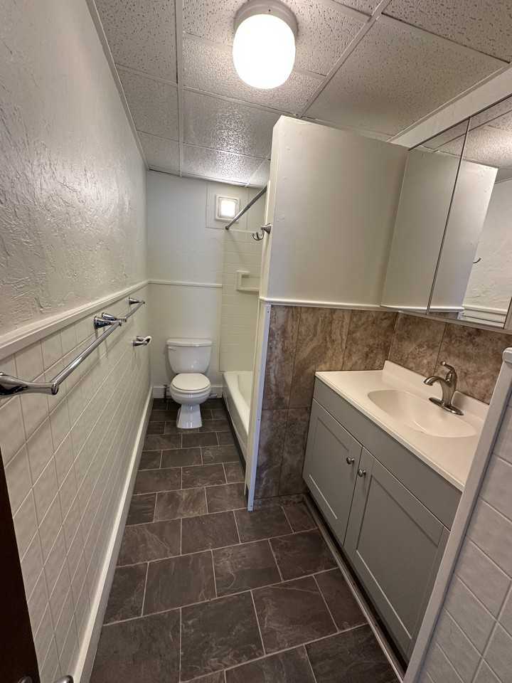 6 Walcott St #1R - Photo 5 of 18