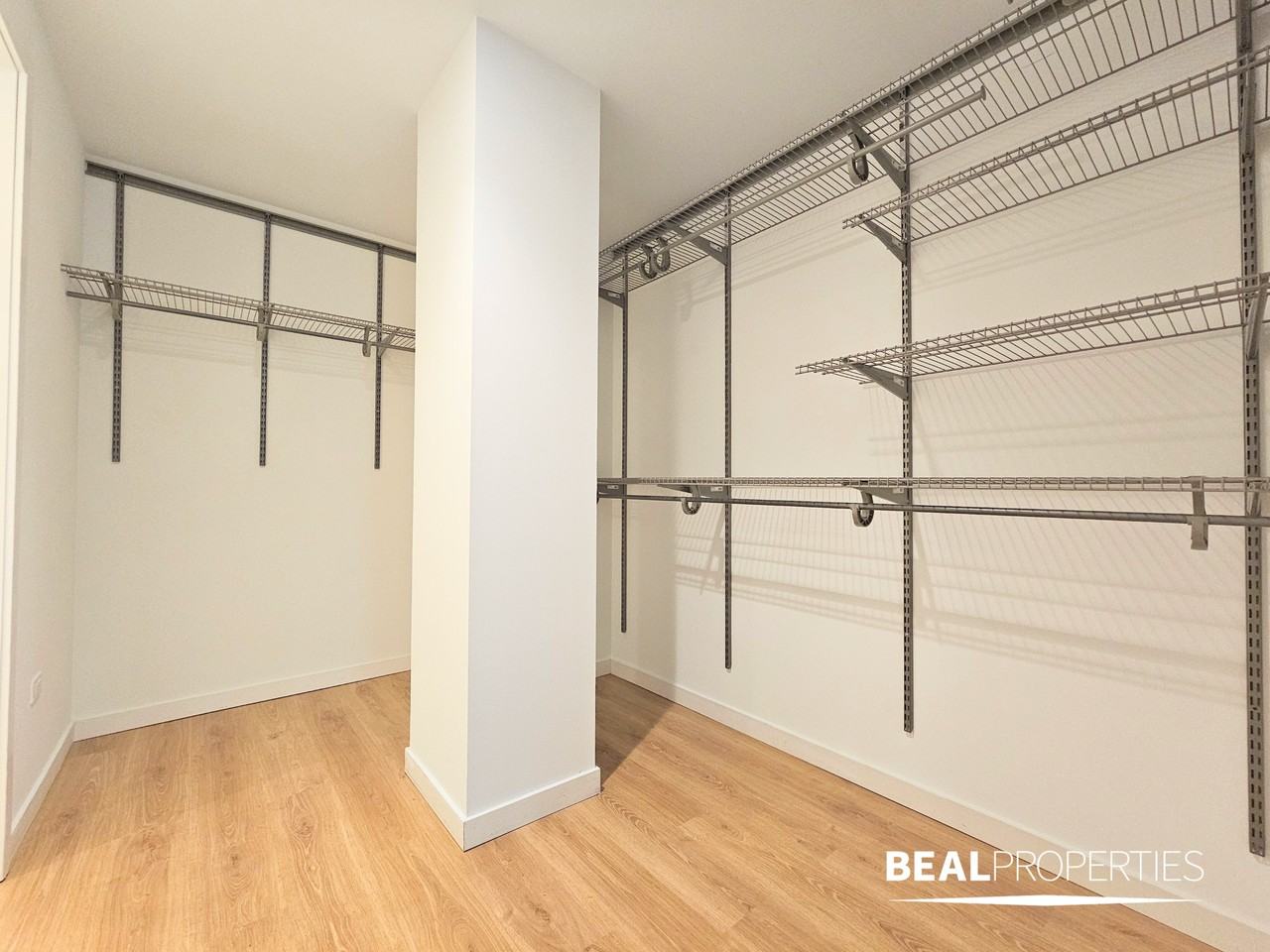 558 W Webster Ave - Photo 4 of 22