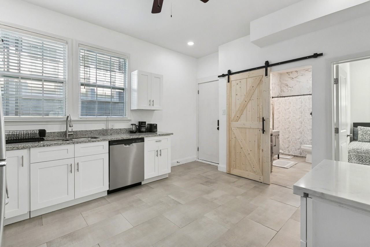 1923 Broadway St #A - Photo 3 of 31