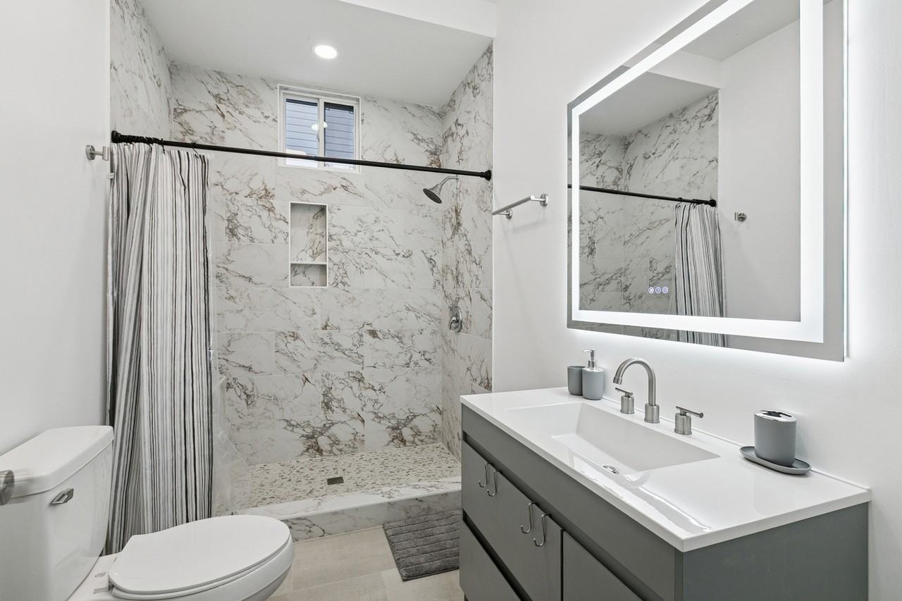 1923 Broadway St #A - Photo 4 of 31