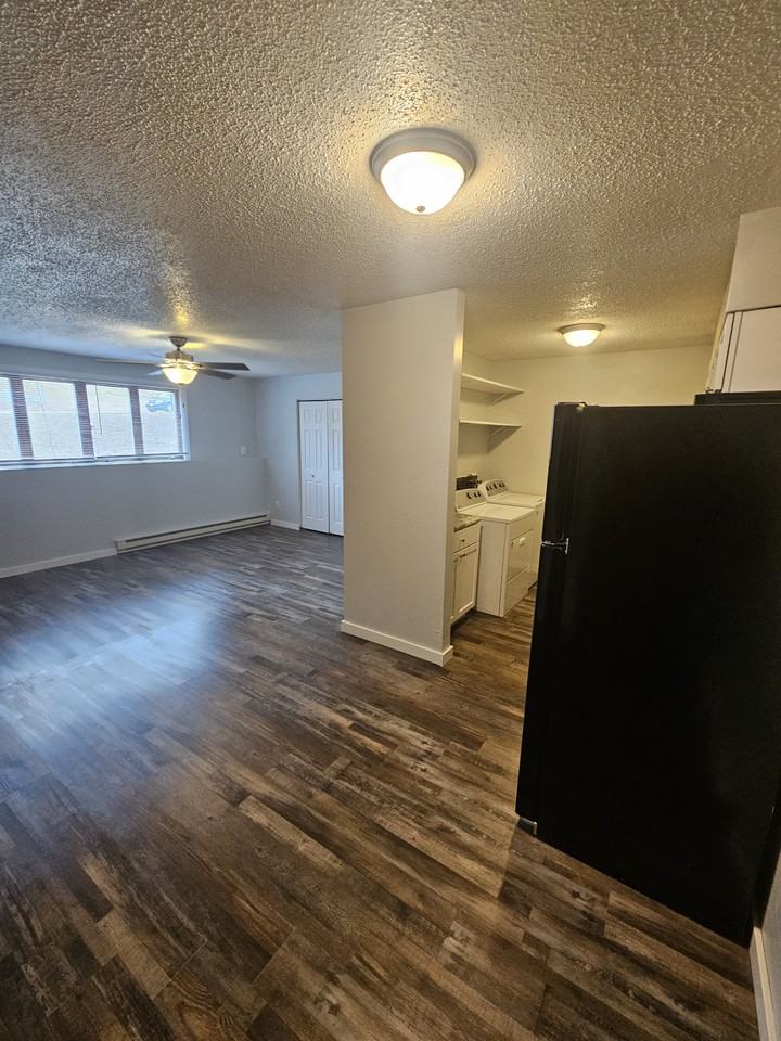 1160 Oakview Dr #2 - Photo 2 of 25