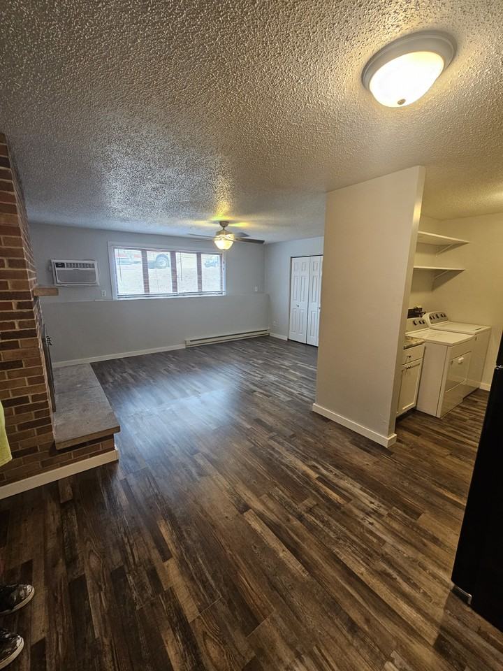 1160 Oakview Dr #2 - Photo 3 of 25