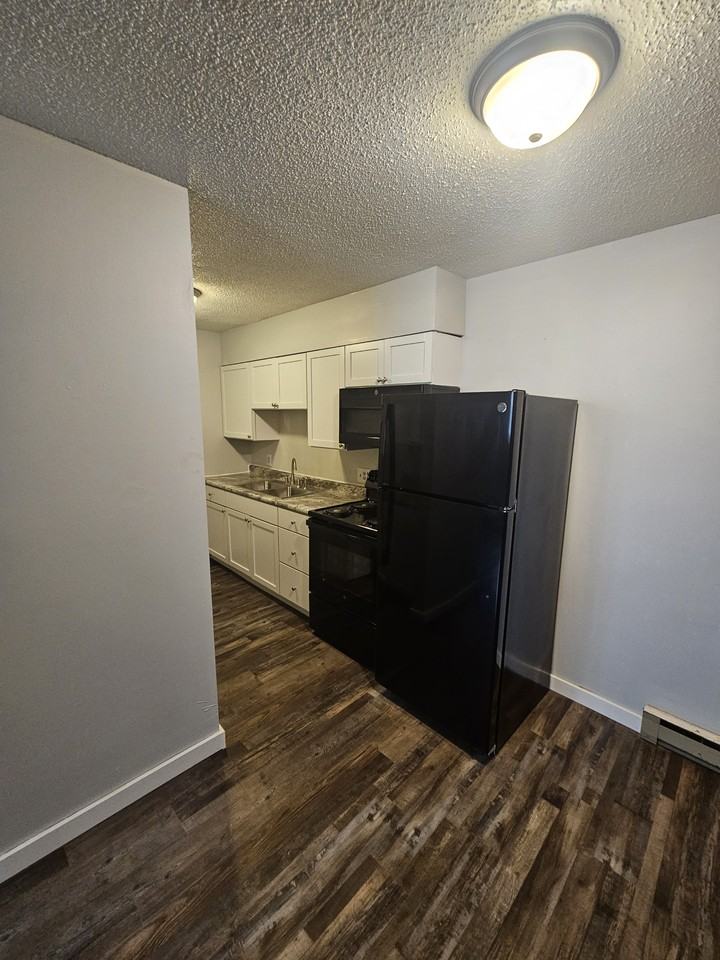 1160 Oakview Dr #2 - Photo 4 of 25