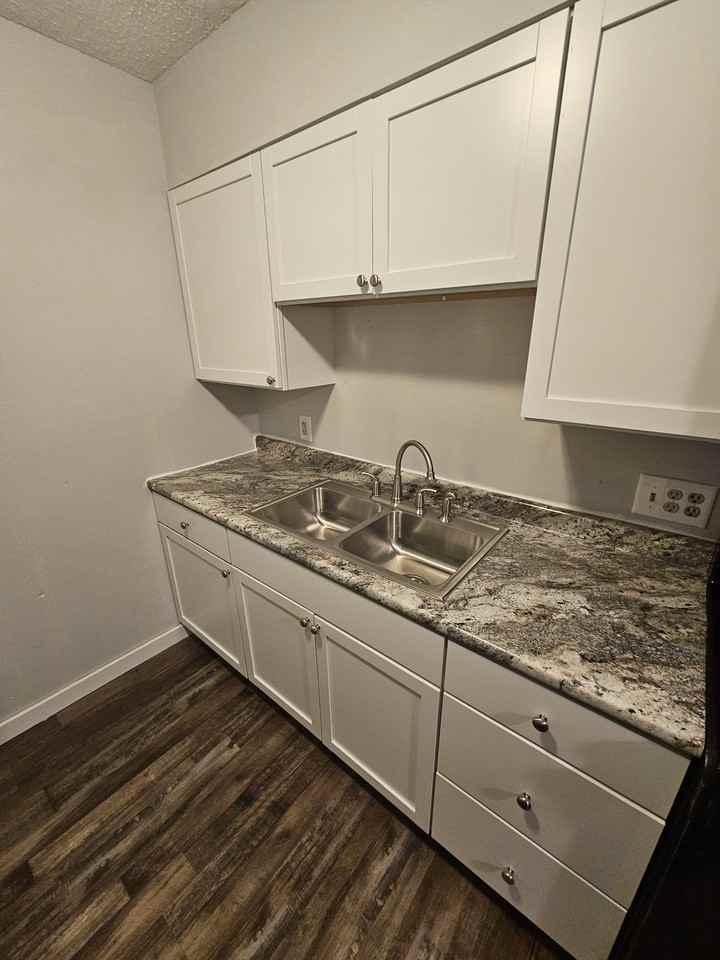 1160 Oakview Dr #2 - Photo 5 of 25