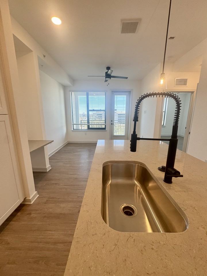 207 E Oak Ave #1 - Photo 5 of 27