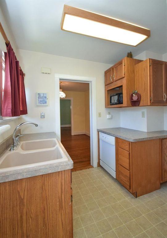 7236 Plainfield Rd - Photo 7 of 15