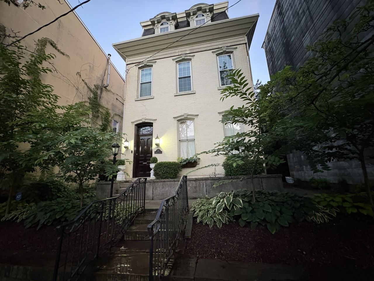 615 W Market St - Photo 2 of 35