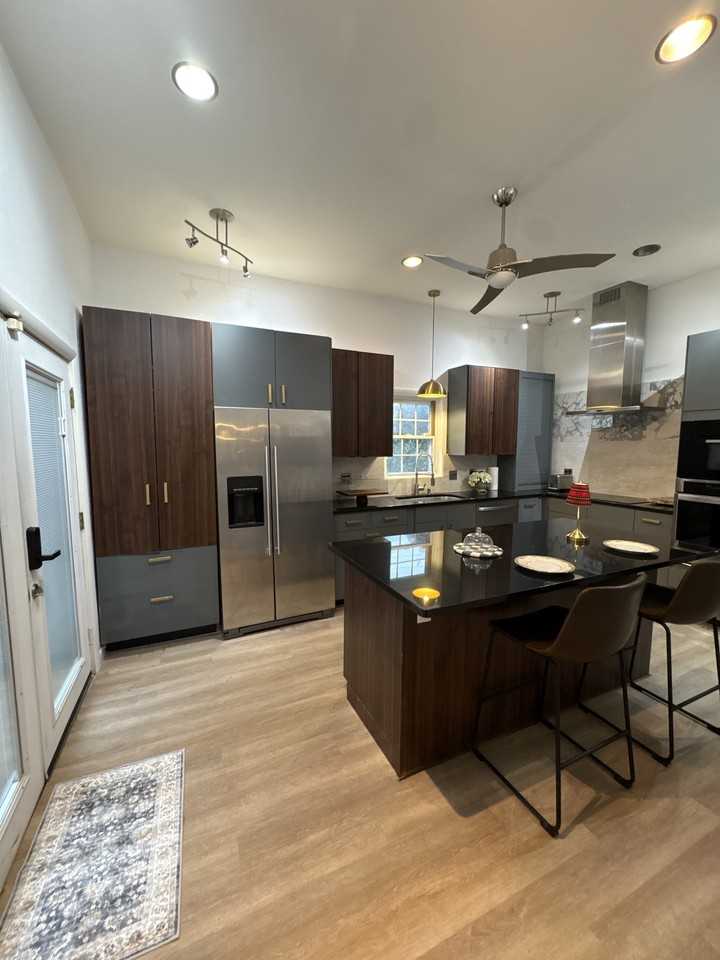 615 W Market St - Photo 3 of 35