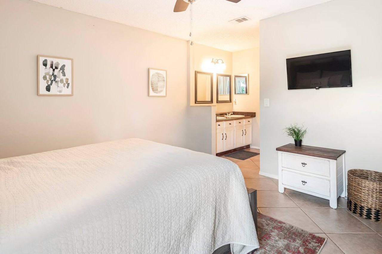 134 Lakepointe Cir - Photo 3 of 26