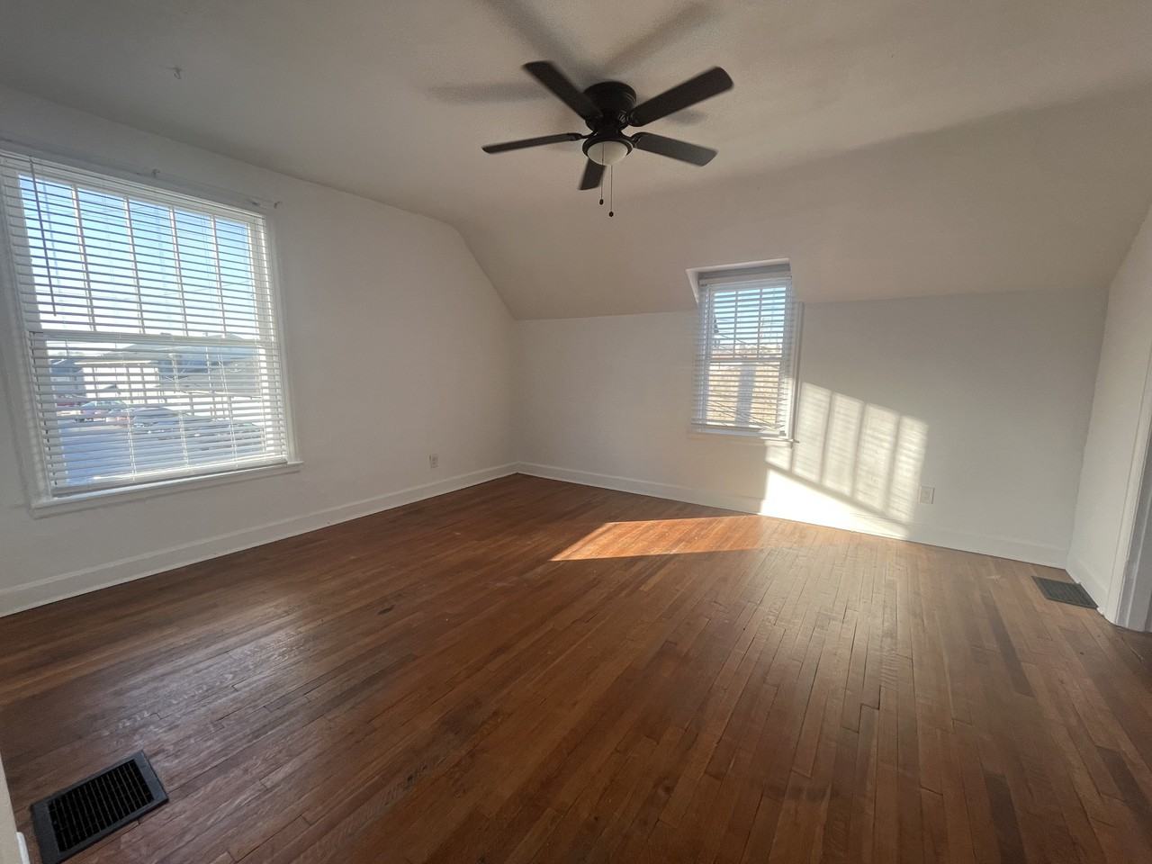 209 E Maple St #2 - Photo 3 of 5