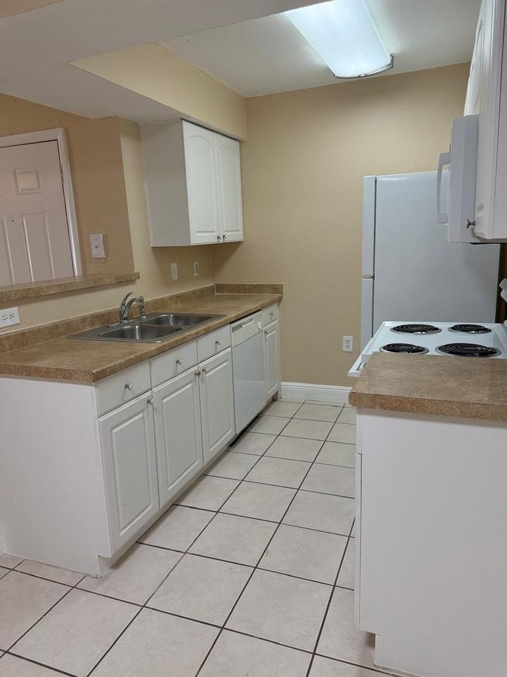 10501 Sw 104th Ter #1117 - Photo 3 of 14