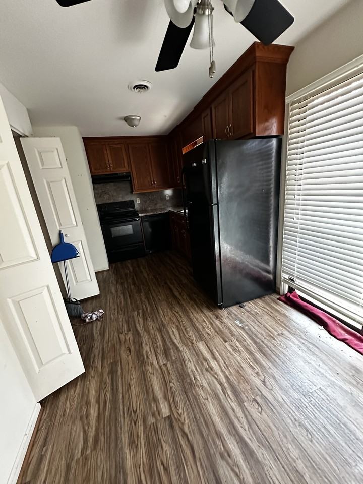 930 Banks Rd #2 - Photo 5 of 5