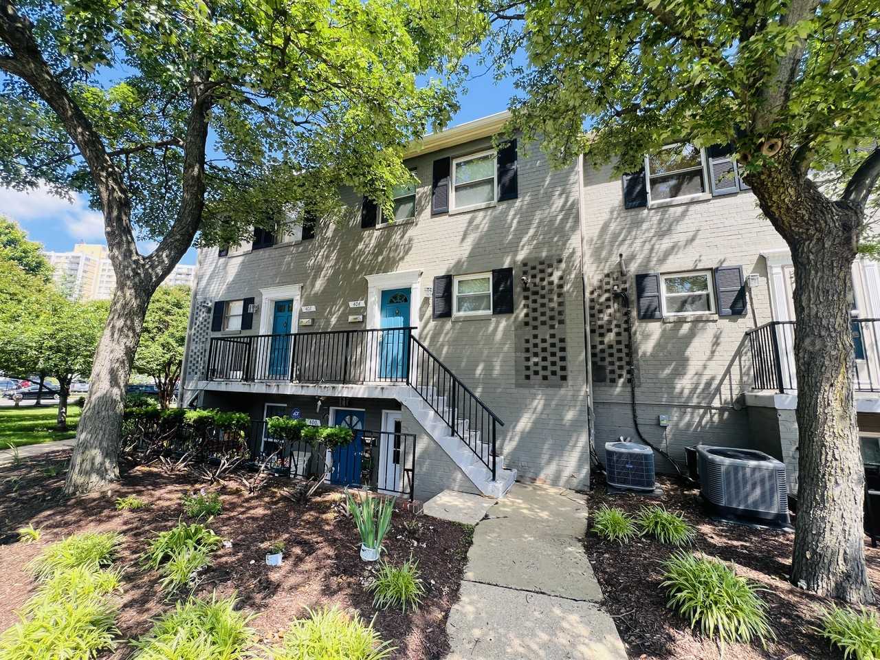 404 N Armistead St - Photo 2 of 9