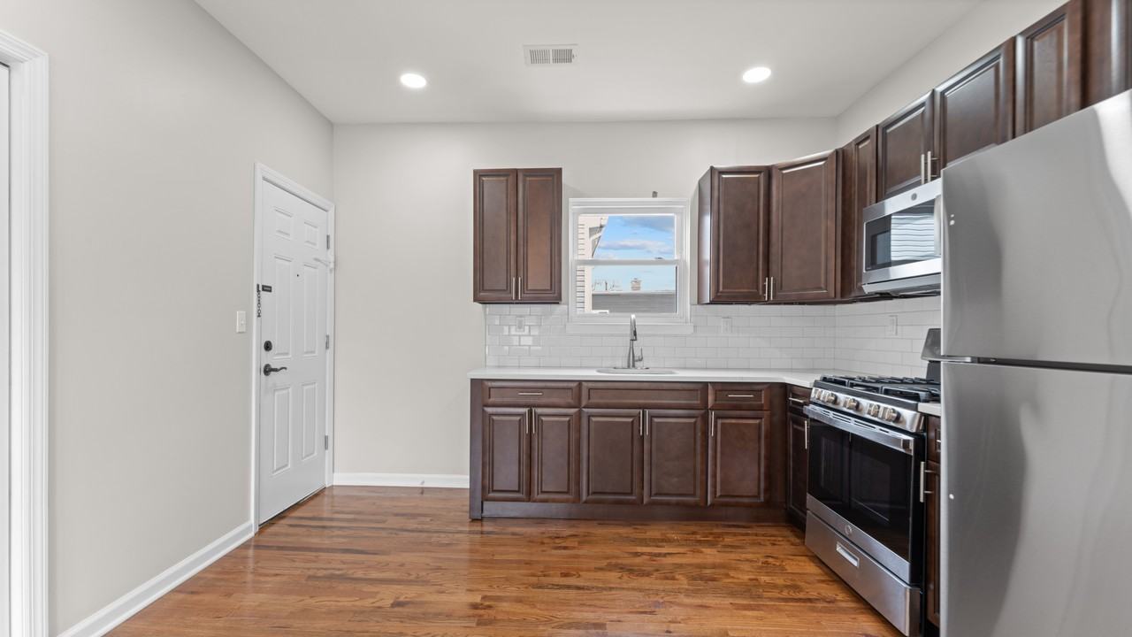 178 Union Ave #2R - Photo 4 of 19