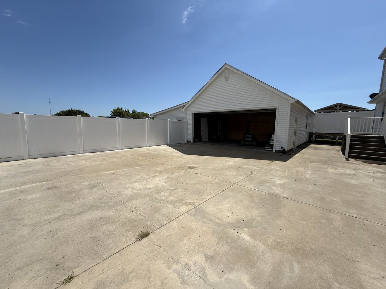 105 Ainsley Rd - Photo 4 of 31