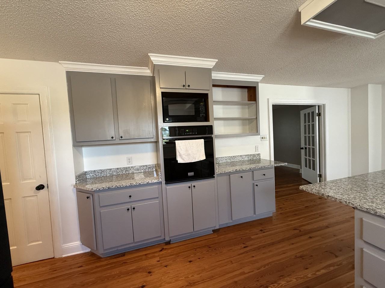 105 Ainsley Rd - Photo 6 of 31