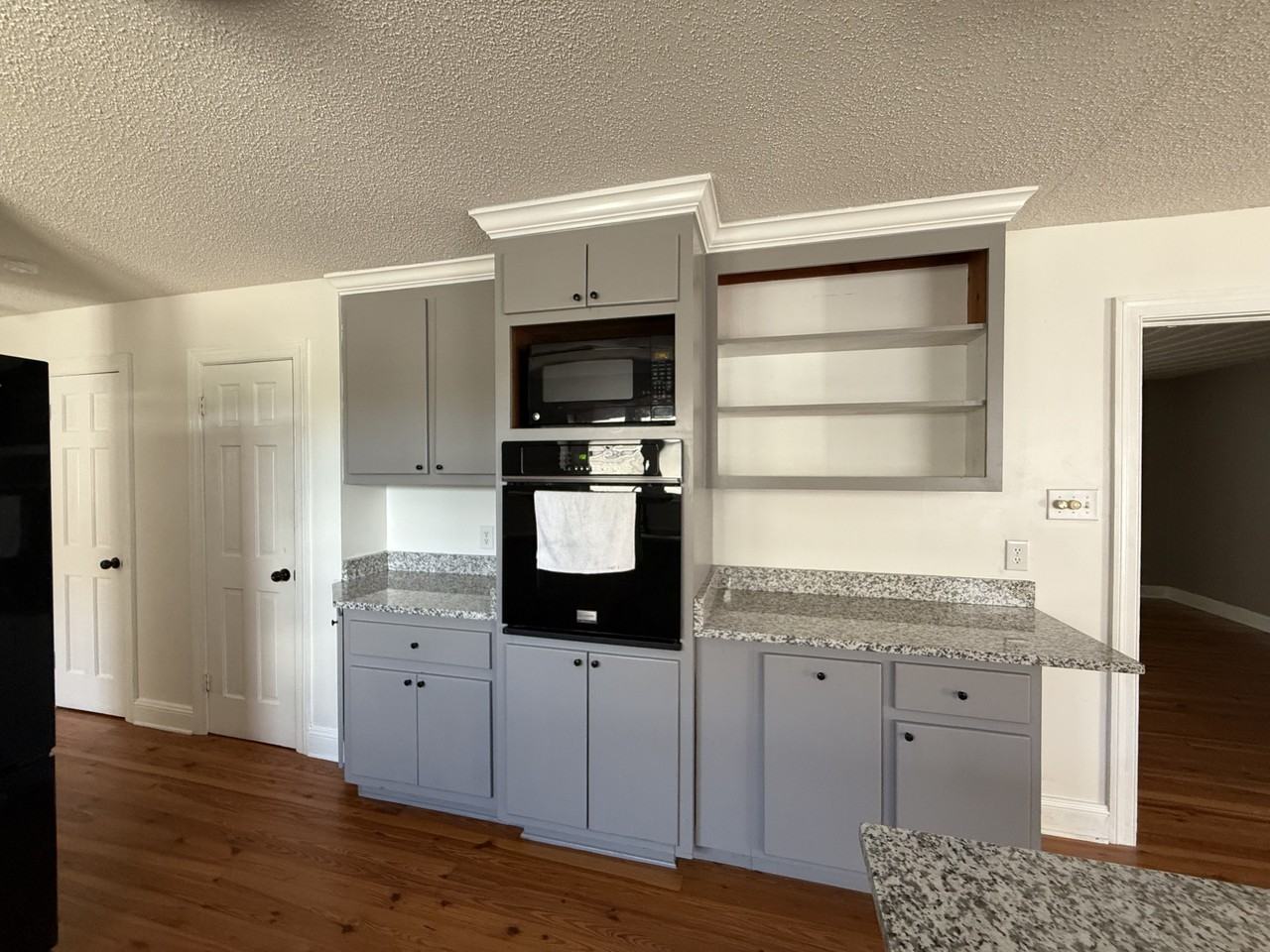 105 Ainsley Rd - Photo 7 of 31