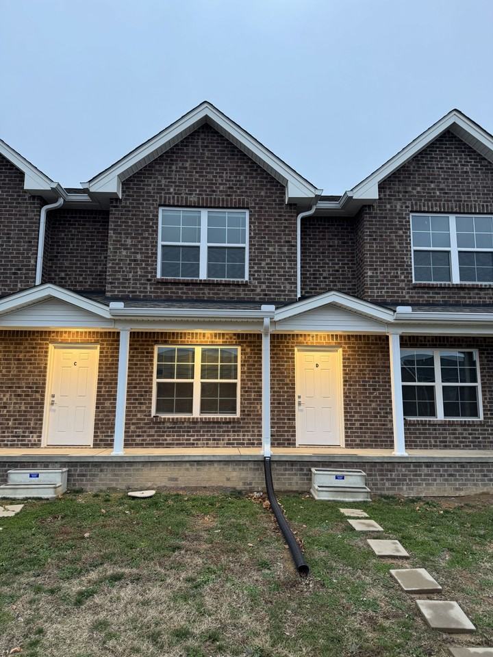 909 Freeman St - Photo 2 of 16