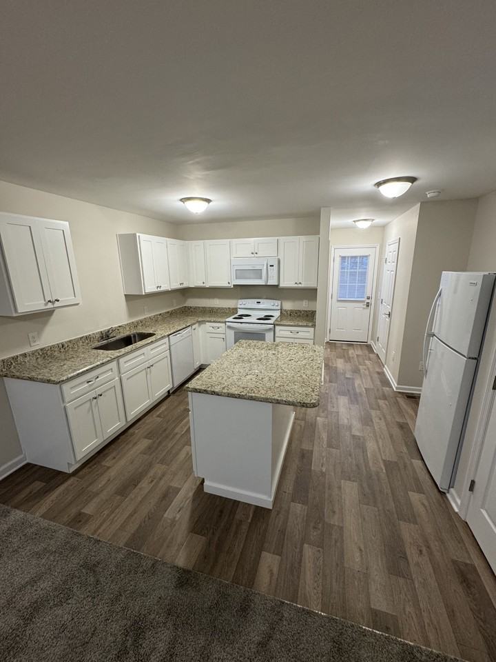 909 Freeman St - Photo 5 of 16