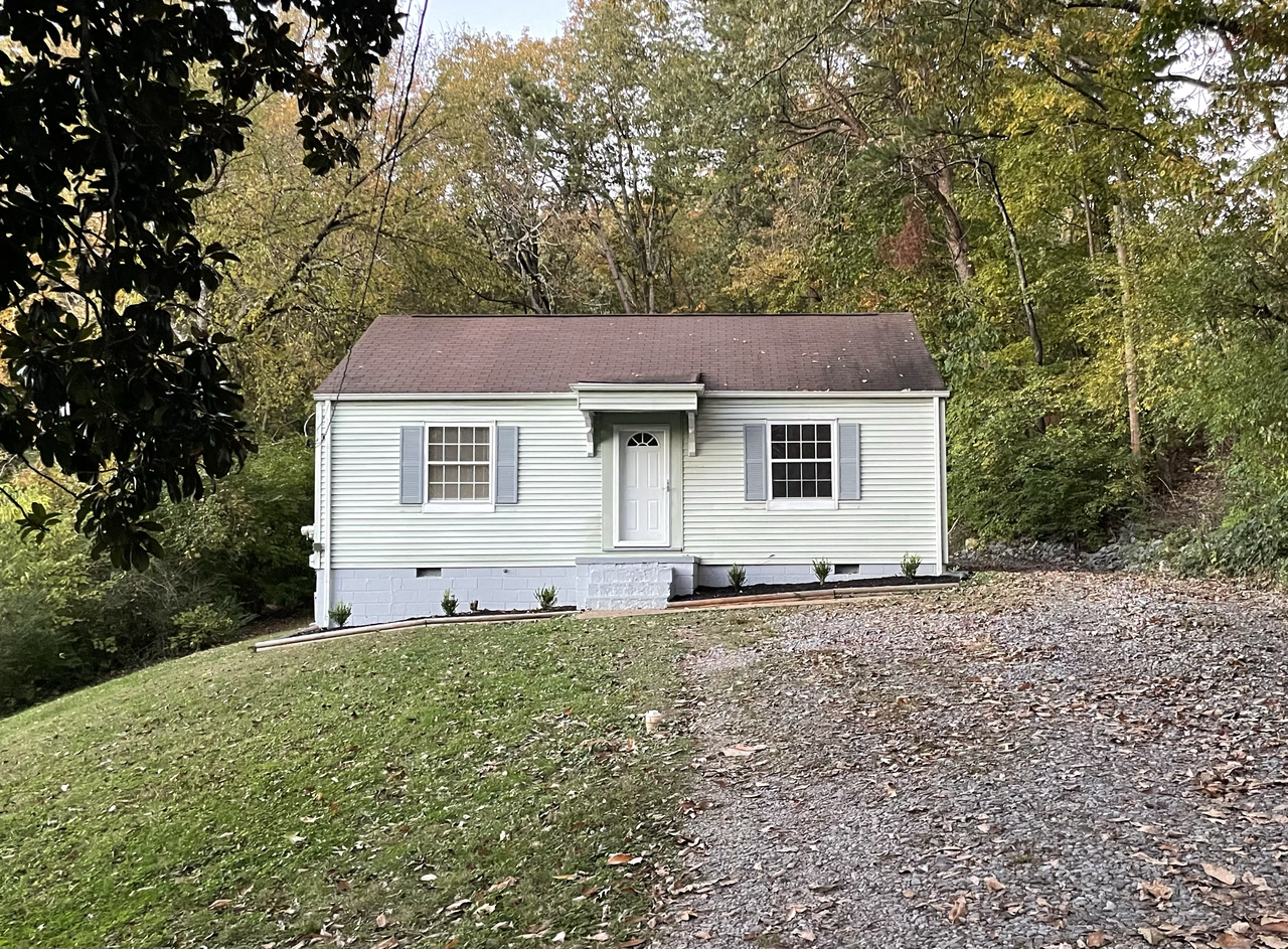 337 Sylvan St #1 - Photo 3 of 13