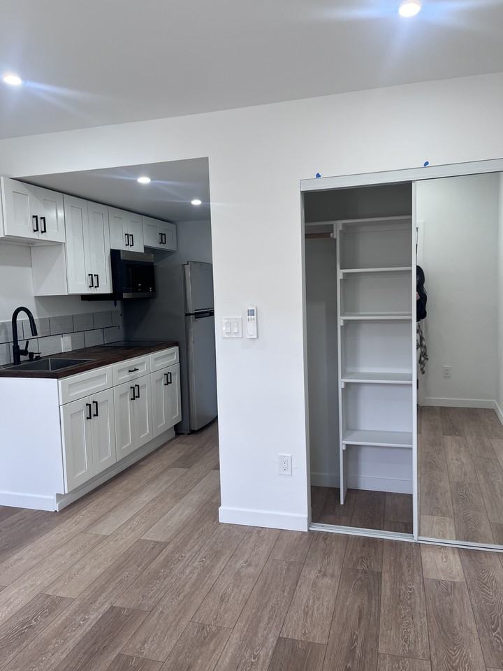 445 Ranney St #10 - Photo 4 of 9