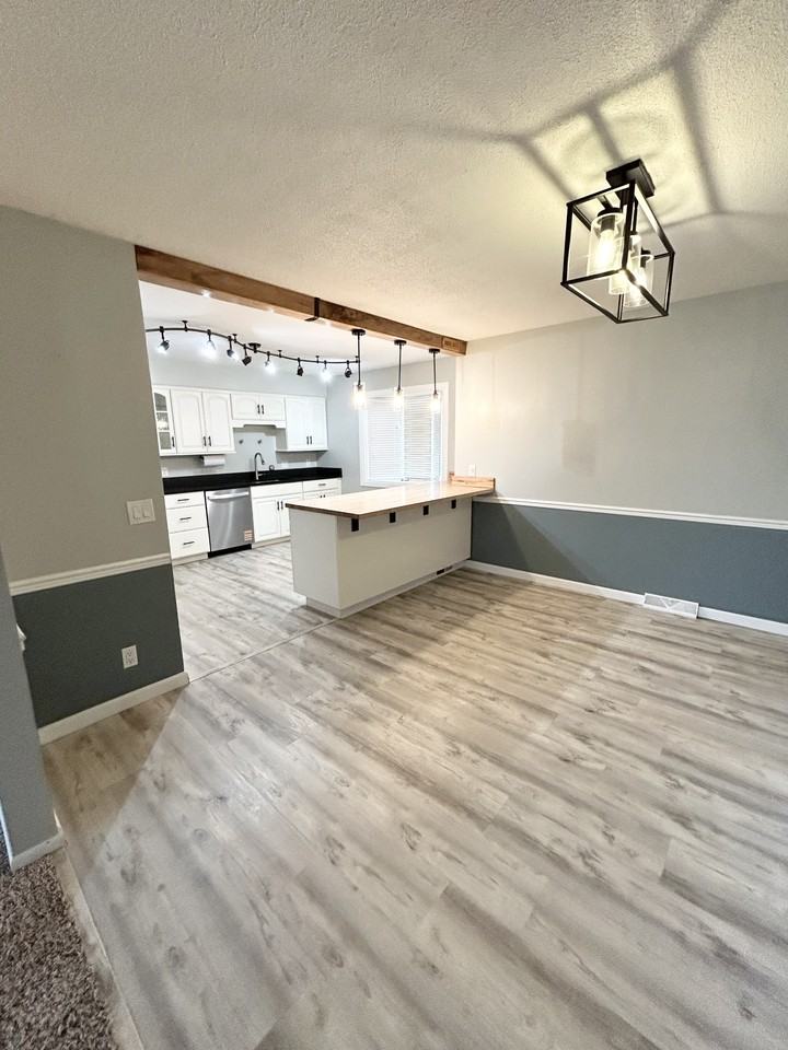 5109 Coachman Rd - Photo 6 of 19