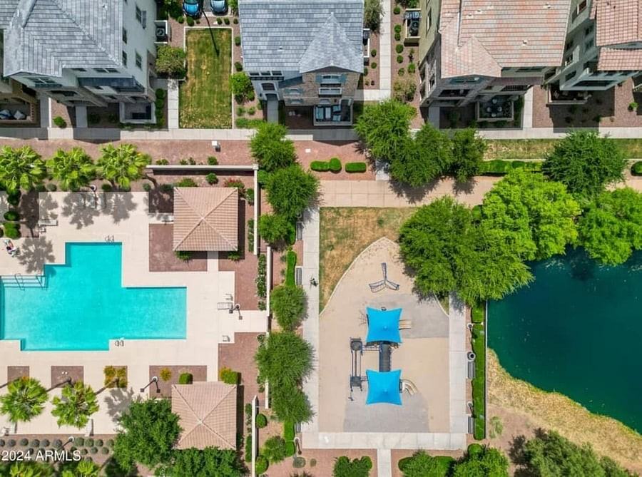 1822 E Chelsea Ln #102 - Photo 2 of 10